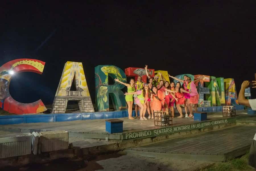 Cartagena: Chiva Party Bus Tour with Disco Entry - Why a chiva is a good way to see Cartagena at night