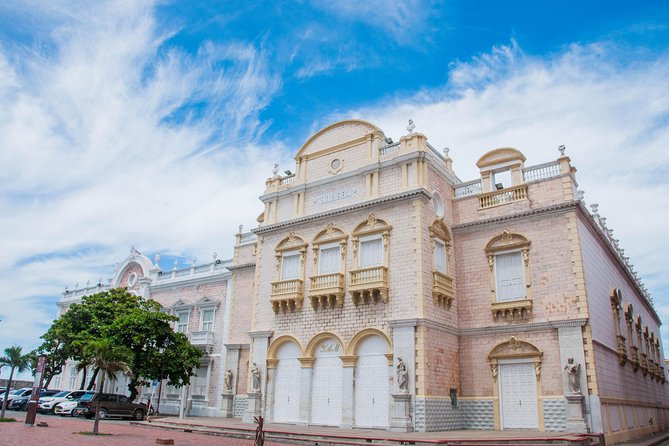 Cartagena City Tour with Popa Hill (PM) - Language, group size, and the guide you get