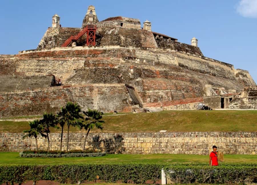 Cartagena City Tour with San Felipe Castle & Old Town Walk - Getsemaní brings the tour into present-day Cartagena