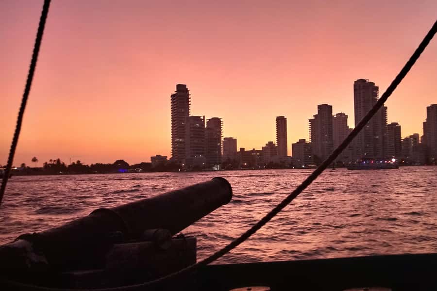 Cartagena, CO: Sunset Skyline Pirate Boat Tour with Drinks - Key things to know before boarding