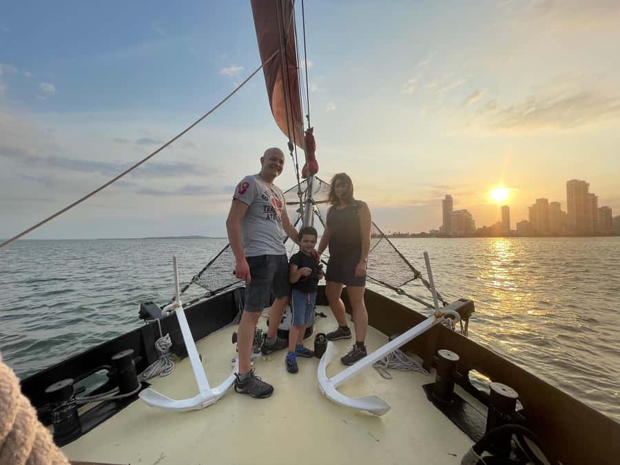 Cartagena, CO: Sunset Skyline Pirate Boat Tour with Drinks - Unlimited punch, lemonade, and pirate cups
