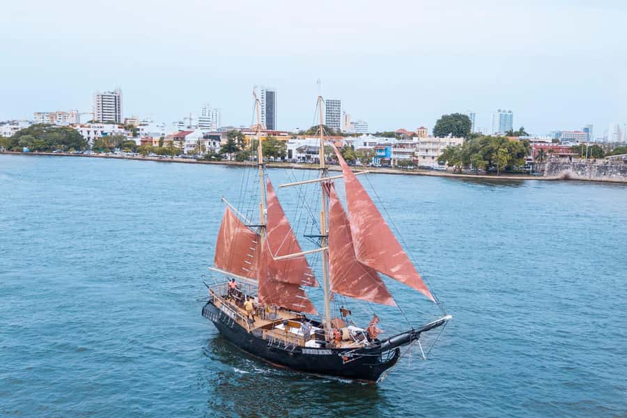 Cartagena, CO: Sunset Skyline Pirate Boat Tour with Drinks - Timing, duration, and the return to the pier