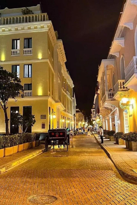 Cartagena: COLLONIAL HORSE DRAWN CARRIAGE by THE OLD CITY - Bolívar Park, greenery, and a slower view