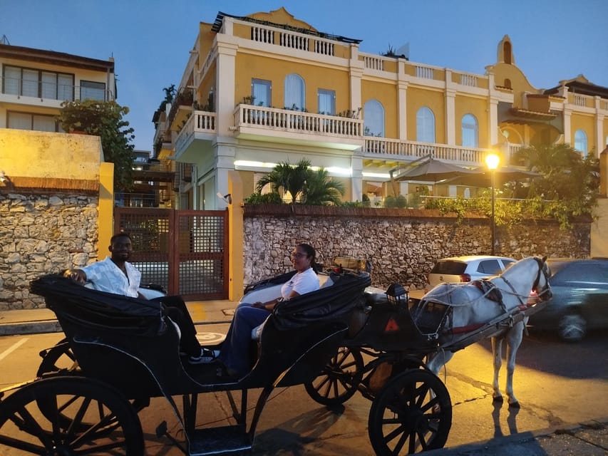 Cartagena: COLLONIAL HORSE DRAWN CARRIAGE by THE OLD CITY - What the bilingual guide adds