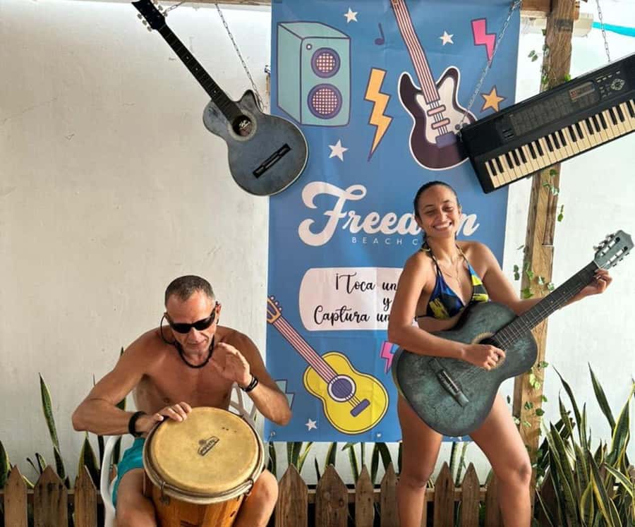 Cartagena: Cristal Beach Day Trip with Cocktail and Lunch - What this Cartagena beach trip is really like