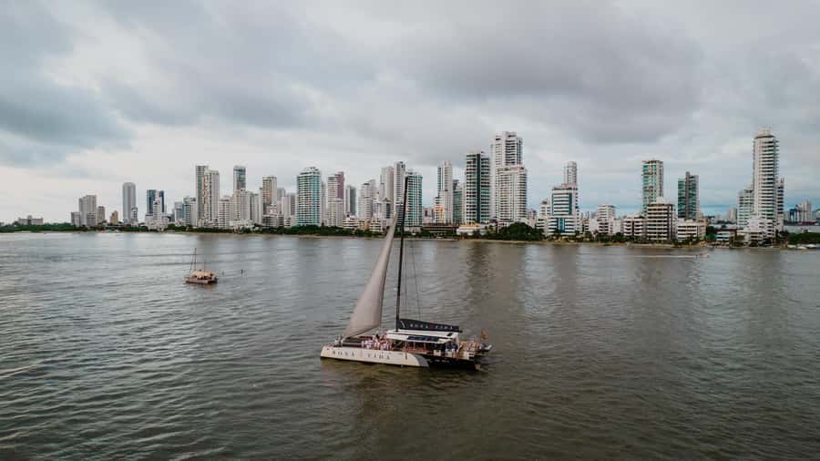 Cartagena de Indias: 2-Hour Sunset Cruise - Cartagena lights up on the return trip