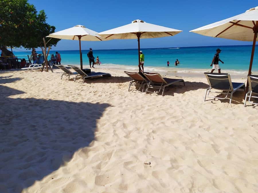 Cartagena de Indias: Pasadia 5 Islas del rosario and Baru boat trip - Isla Grande and the panoramic island route