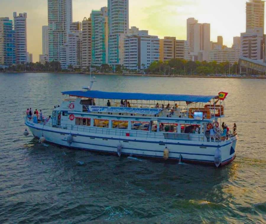 Cartagena de Indias: Sunset Cruise Open Bar with Dance Show - An hour of sunset views across Cartagena Bay