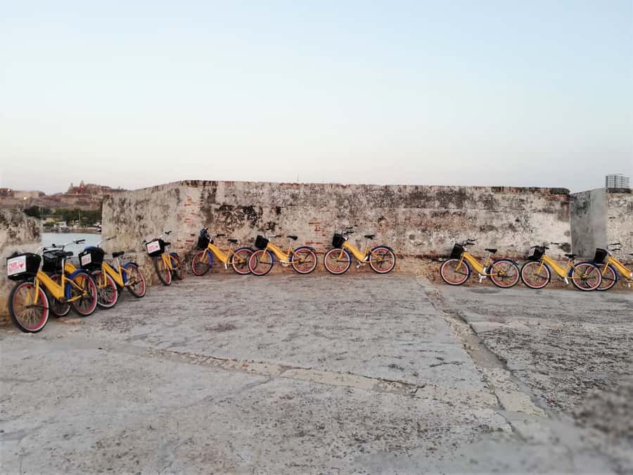 Cartagena de Indias: Walled City Biking Experience - Centenario Park and the unexpected pauses
