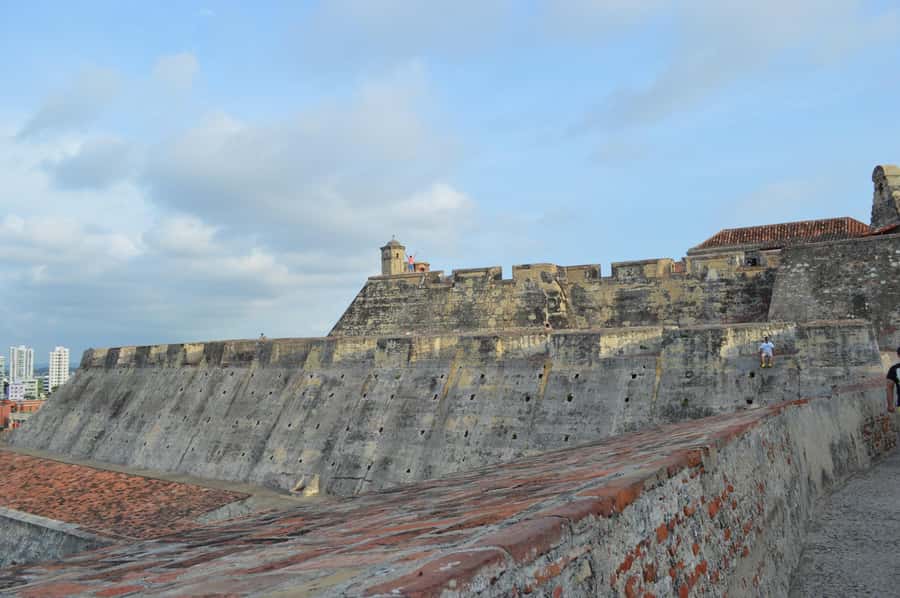 Cartagena: Entrance to San Felipe Castle + transport - Arriving at the castle and activating your ticket