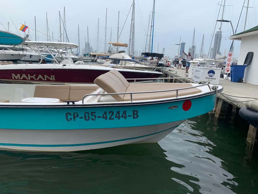 CARTAGENA, EXCLUSIVE launch for Rosario and Baru Islands - Meeting the boat at the marina