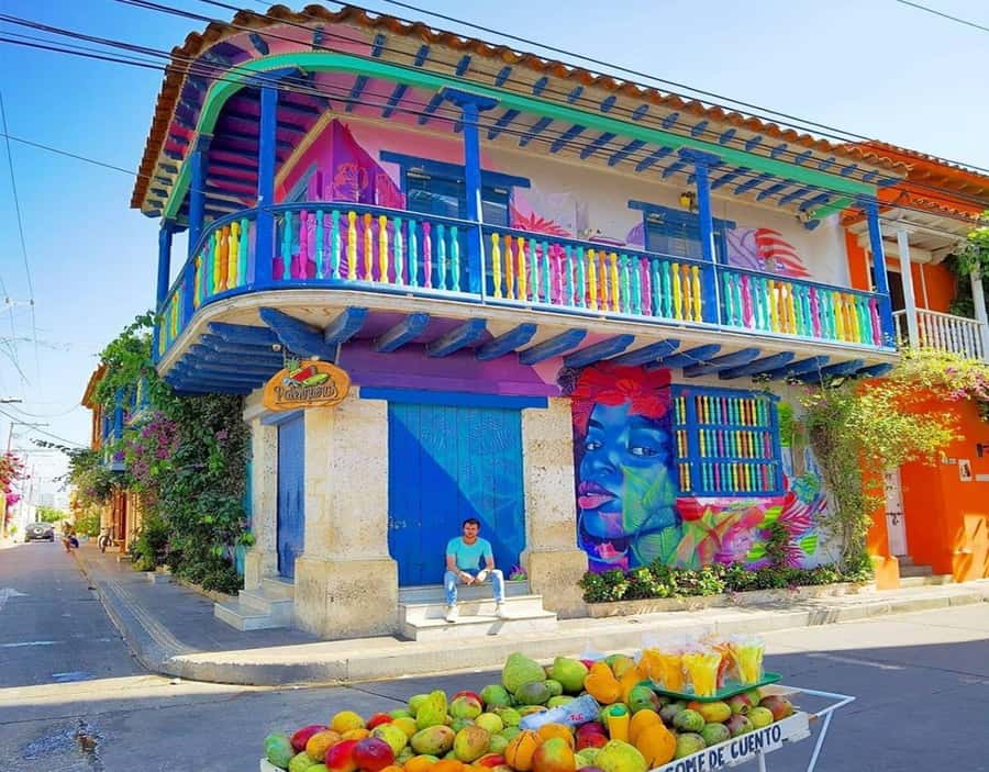 Cartagena: Explore with a city tour aboard a typical "chiva". - Heat, rain, and comfort on the open bus