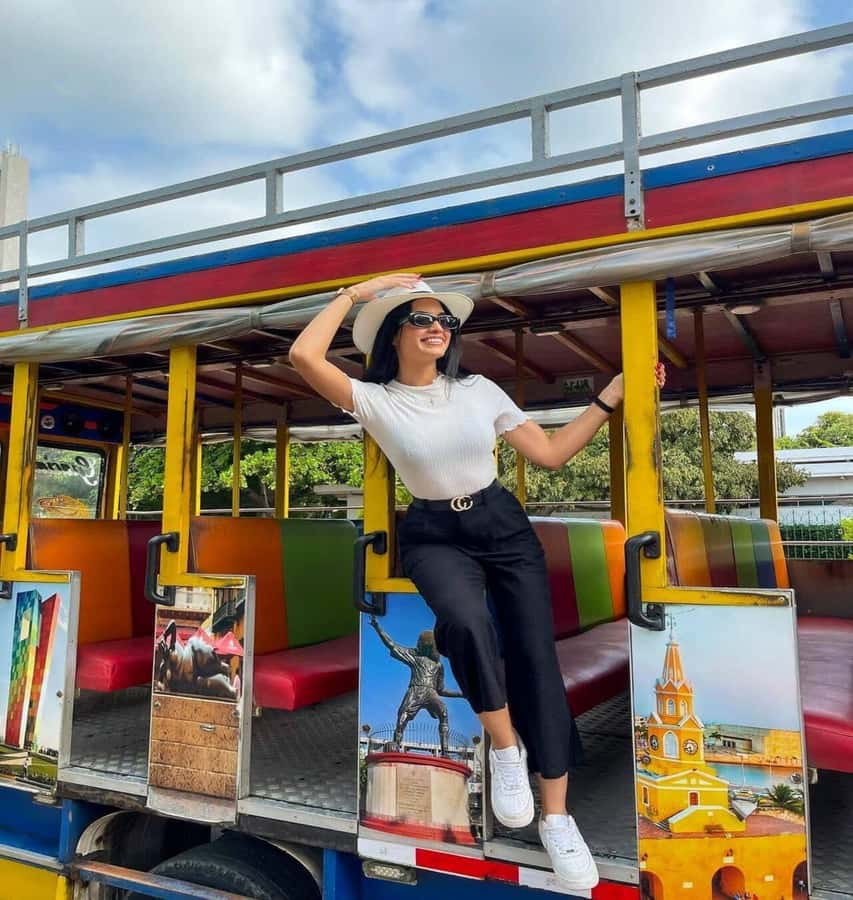 Cartagena: Explore with a city tour aboard a typical "chiva". - San Felipe Castle is the main event
