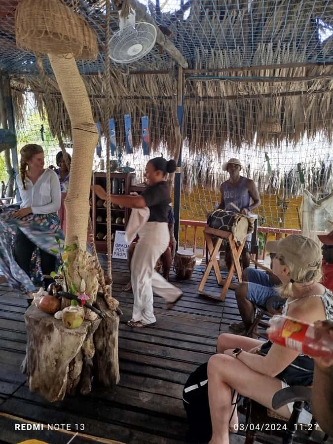 Cartagena: FISHERMEN'S ISLAND IN THE MANGROVES by canoe - Booking tips for a smoother outing