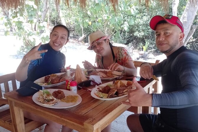 Cartagena : Full day 3 private islands - Seeing the Sunken Plane at Isla Grande
