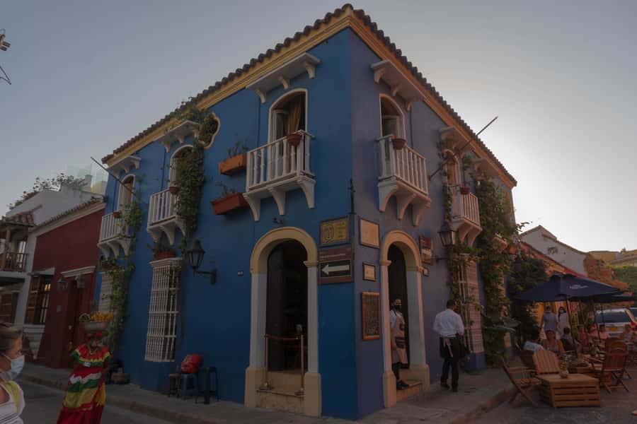 Cartagena: Gabriel García Márquez Private Walking Tour - Calle del Arzobispado and two love stories