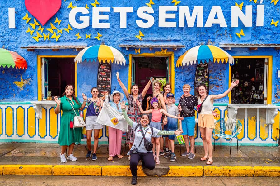 Cartagena: Getsemani Artistic District Selfie Tour - Reading the stories behind the murals
