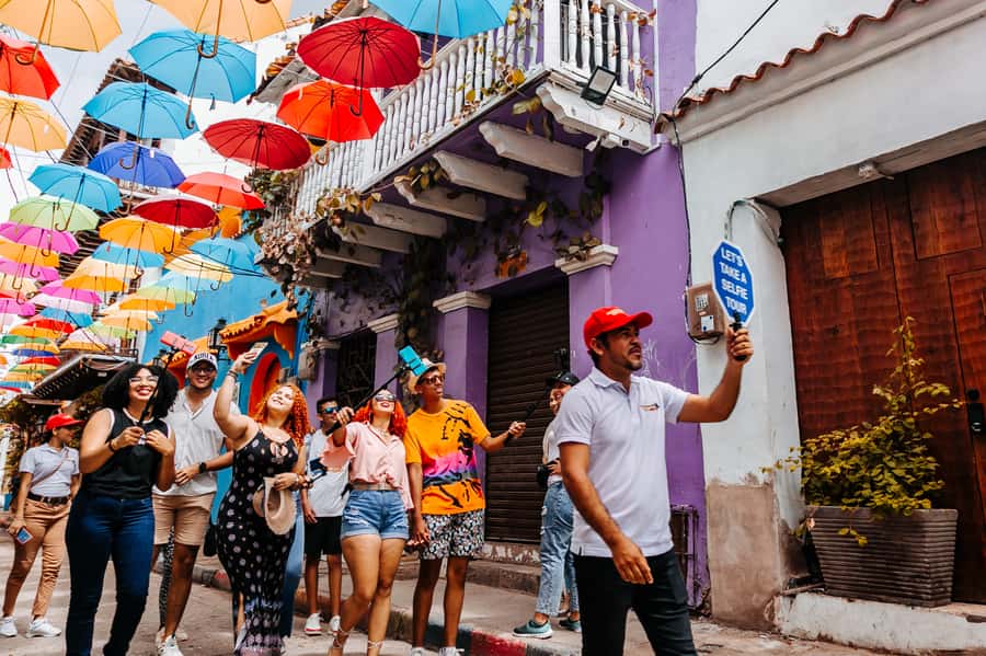 Cartagena: Getsemani Artistic District Selfie Tour - Plaza de la Trinidad and the heart of Getsemaní
