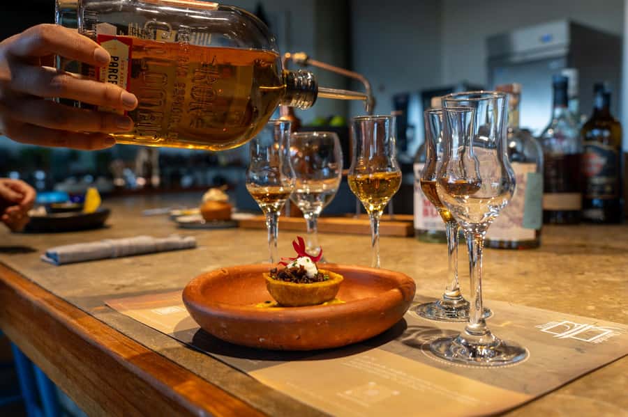 CARTAGENA: Gourmet Colombian Rum & Culinary Tasting - Finding Lunático on Avenida del Pedregal
