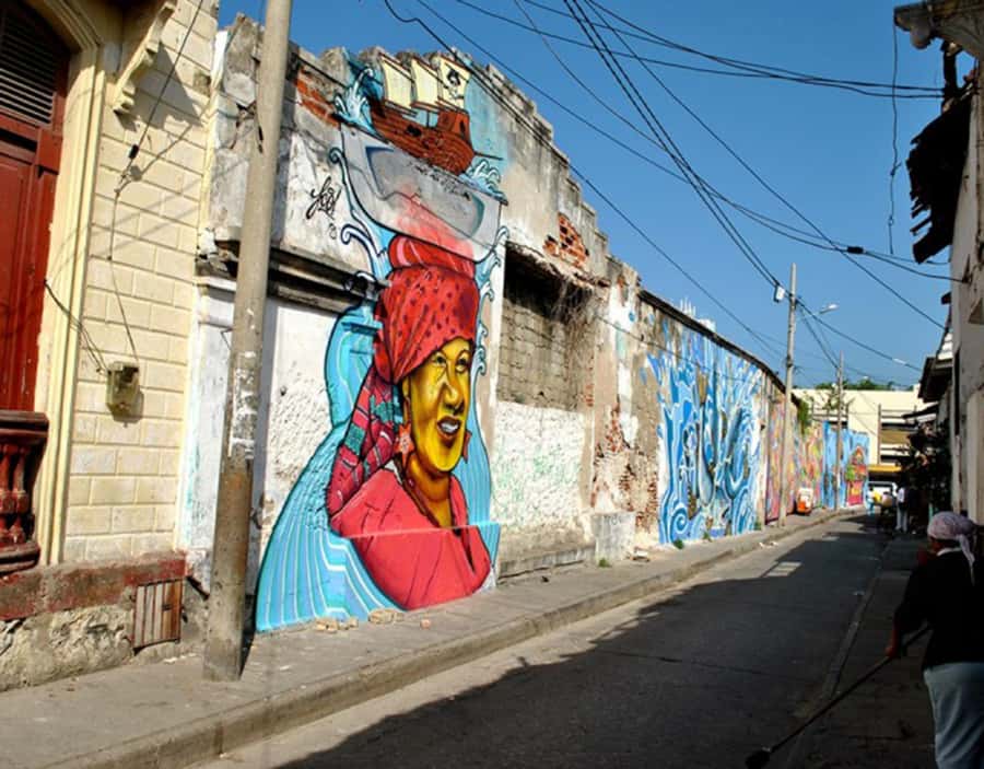 Cartagena: Graffiti Tour in Getsemani - Centenary Park and the traditional snack