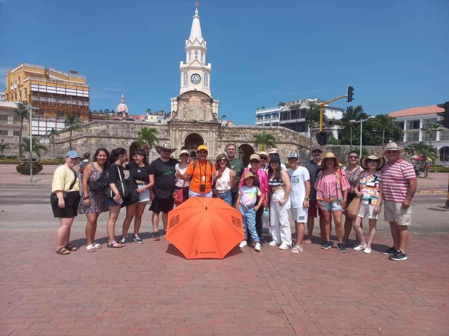 Cartagena: Historic Center and Getsemaní Shared Walking Tour - Getsemaní, where the city changes its voice