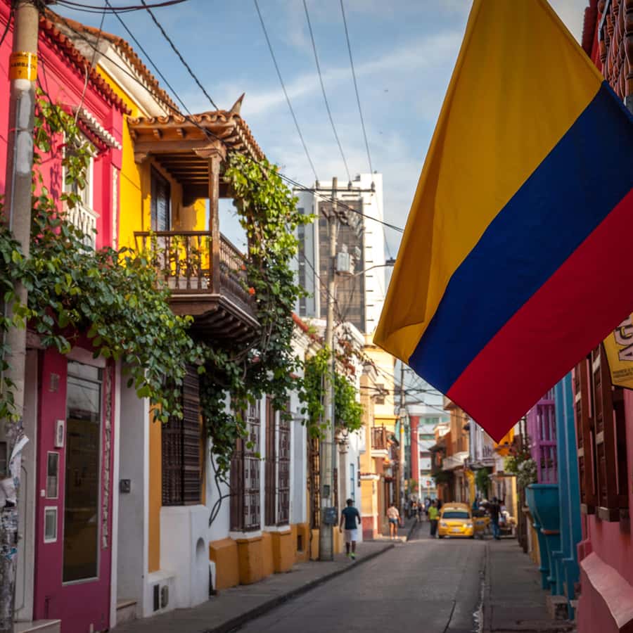 Cartagena: History, Culture & Coffee Experience - Centenario Park and the route into Getsemaní