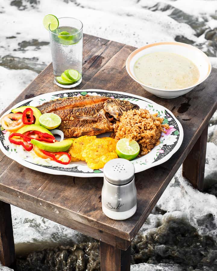 Cartagena: Horse Riding on the Beach with Photos and Lunch - Riding through the water