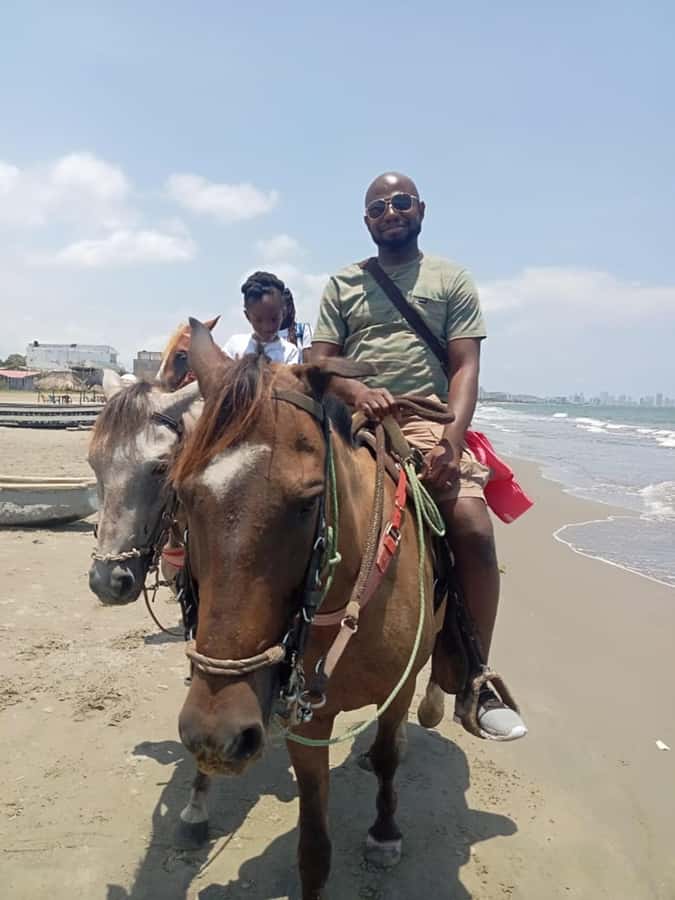 Cartagena: Horse Riding on the Beach with Photos and Lunch - La Boquilla lunch and the relaxed finish