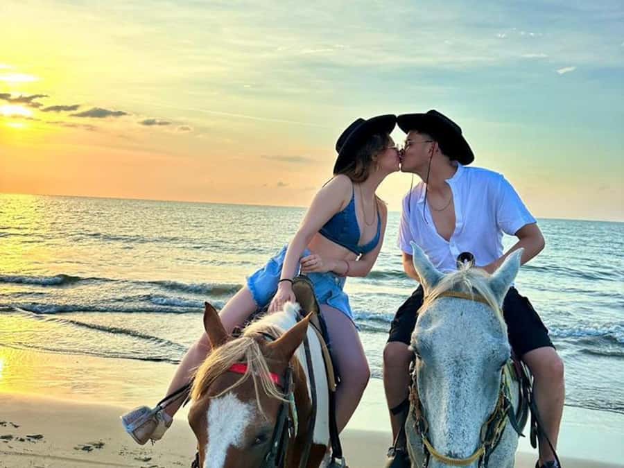 Cartagena: Horseback Riding Tour with Hotel Pickup - Riding Beside the Caribbean Sea