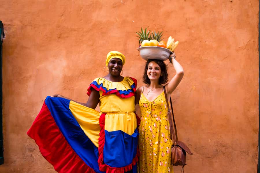 Cartagena Instagram Mobile Workshop: Scenic and Trendy Shots - Meeting Paola at Plaza Trinidad