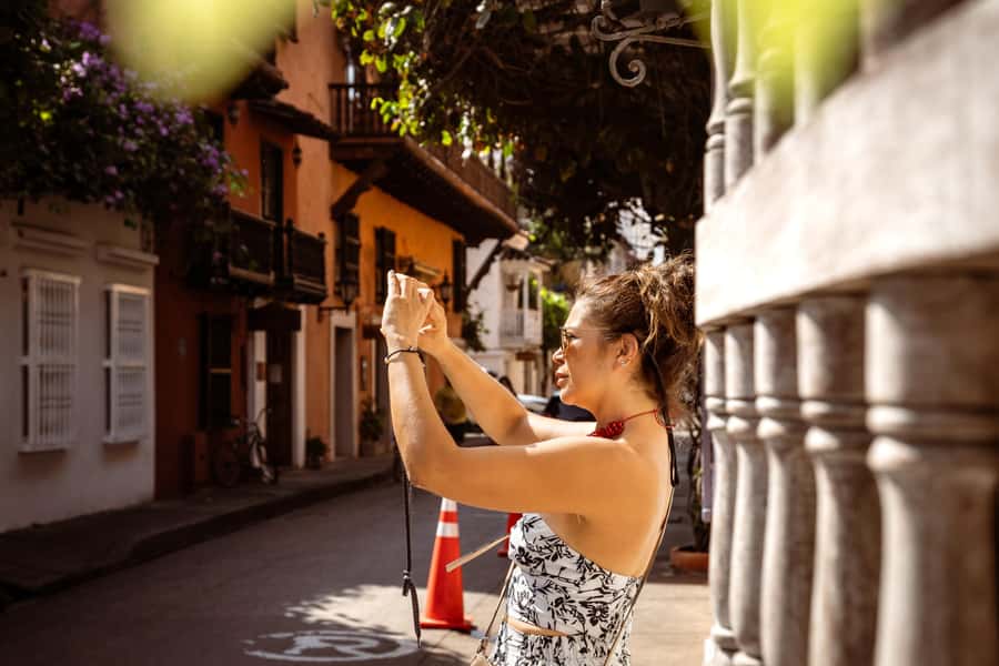 Cartagena Instagram Mobile Workshop: Scenic and Trendy Shots - The value of a small group of eight