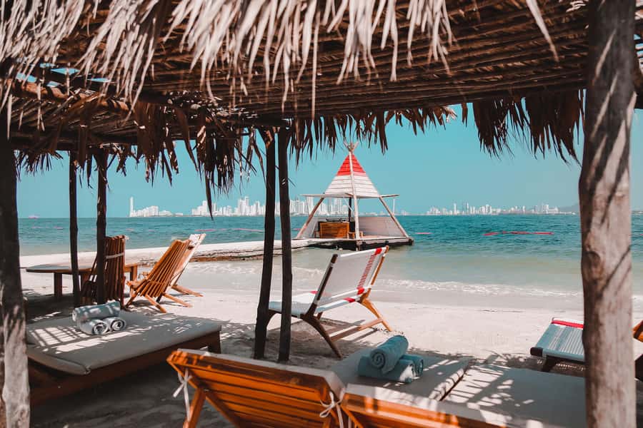 Cartagena: La Punta Beach Club Day Pass (Lunch included) - Leaving Cartagena from Muelle de la Bodeguita