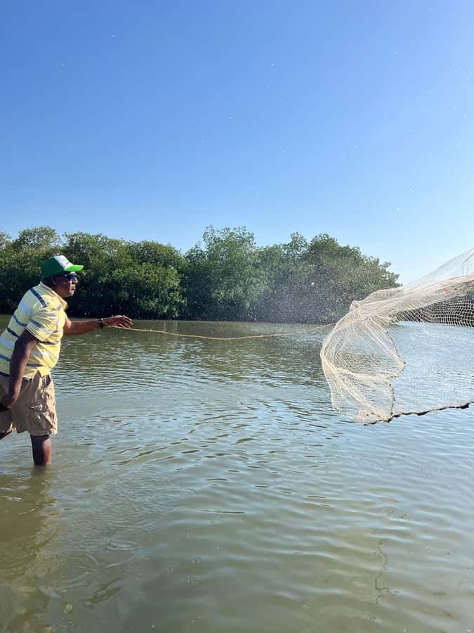 Cartagena: Mangrove Eco Tour & Fishing with Transportation - The welcome drink and meeting the local team