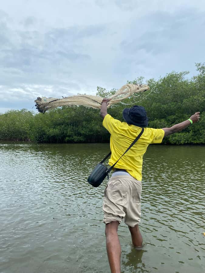 Cartagena: Mangrove Eco Tour & Fishing with Transportation - A quiet boat ride through the mangroves