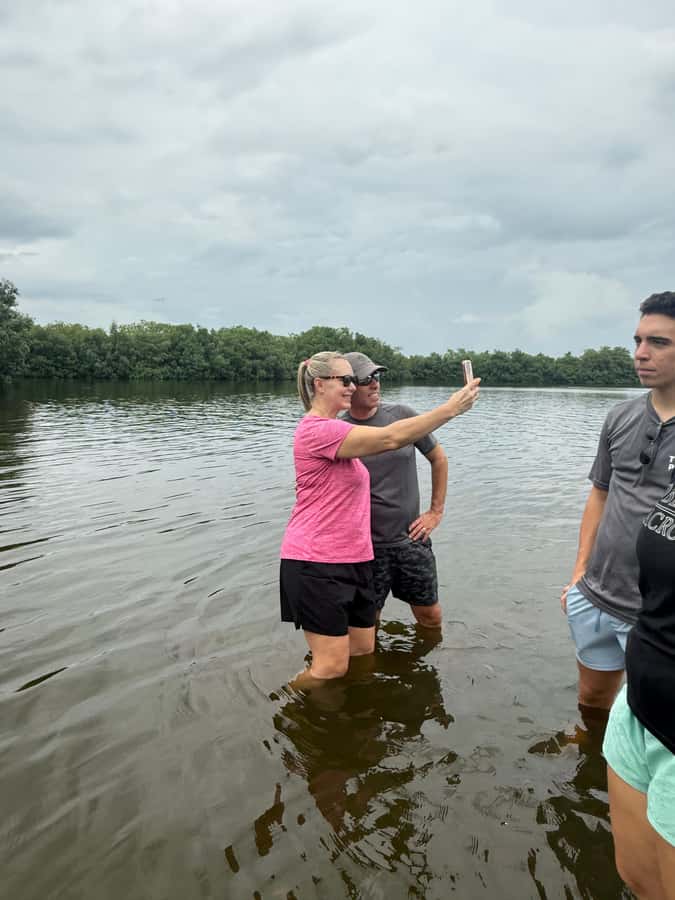 Cartagena: Mangrove Eco Tour & Fishing with Transportation - Fisherman Island and the human side of the mangroves