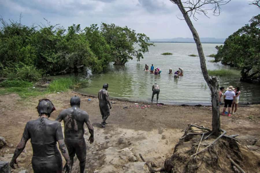 Cartagena: Mud Volcano Tour with Lunch, Pool, and Beach - Washing off before lunch