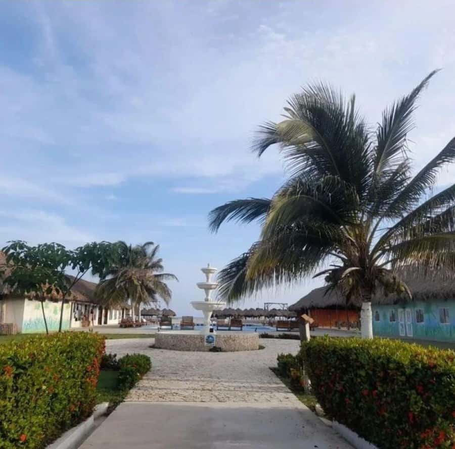 Cartagena: Mud Volcano Tour with Lunch, Pool, and Beach - What the guides add to the day