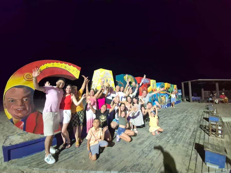 Cartagena: Night party in authentic Colombian chiva with entertainer - The Cartagena letters: a quick photo stop