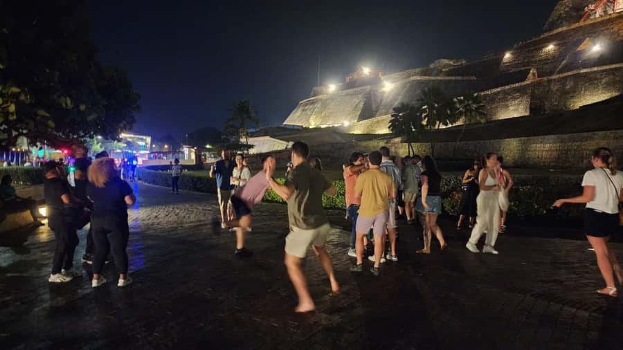 Cartagena: Night party in authentic Colombian chiva with entertainer - San Felipe Castle from the outside