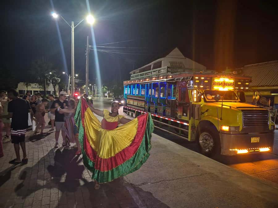 Cartagena: Night party in authentic Colombian chiva with entertainer - The Getsemaní finish, or a ride back