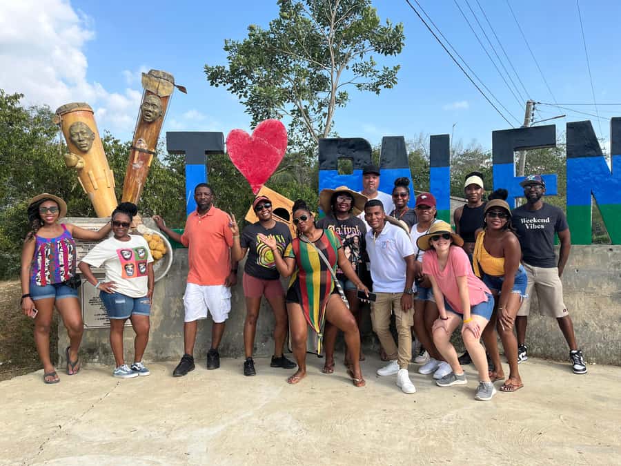 Cartagena: Palenque´s tour, dance show, lunch, pick-Up inclu - Walking through San Basilio de Palenque