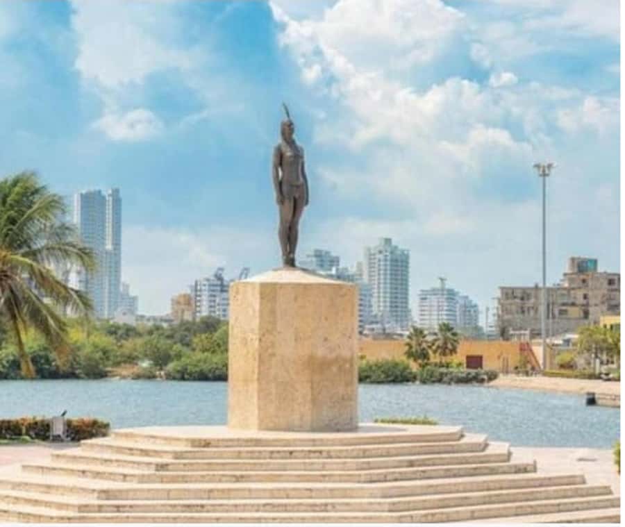 Cartagena: Panoramic City Tour, Monuments, Walls, Castle - Walking into the walled city