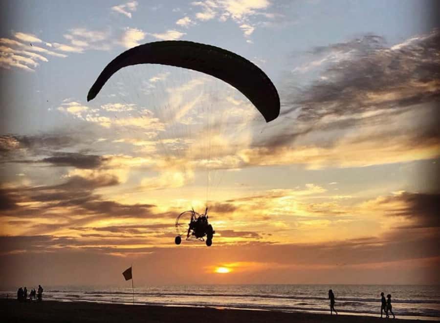 Cartagena: Paratriking Flight from the Beach - Photos, video, and the all-inclusive choice