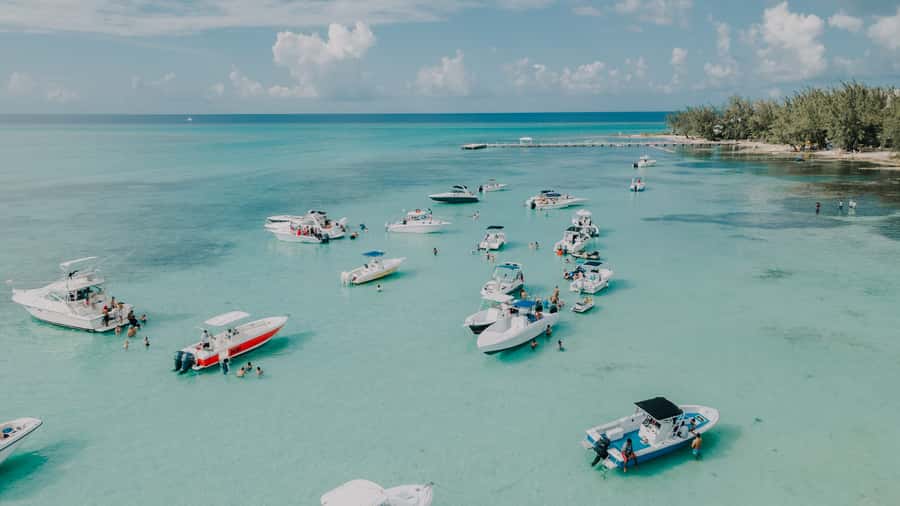 Cartagena: Party Boat to Cholon Beach with 2 Drinks & Lunch - Five hours around Cholon Beach