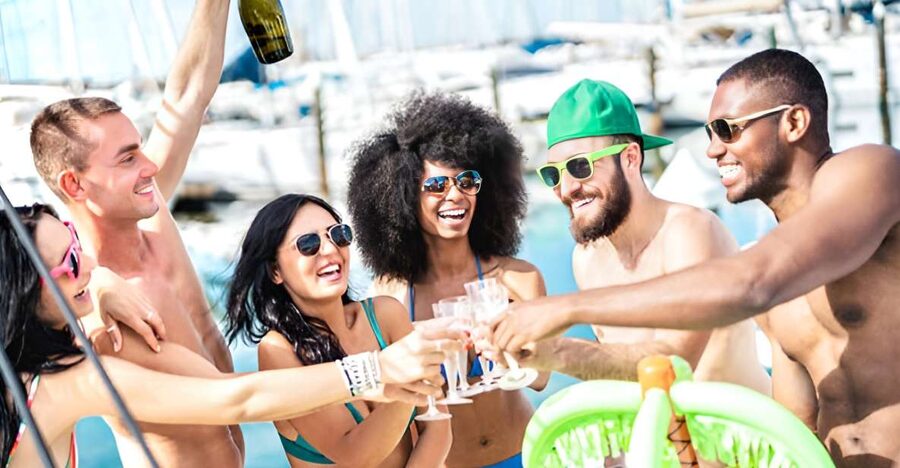 Cartagena: Party Boat to Cholon Beach with 2 Drinks & Lunch - Lunch with chicken, fish, or a vegetarian choice