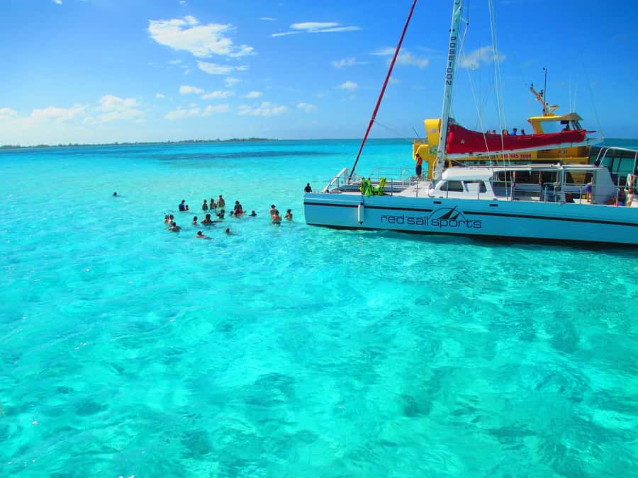 Cartagena: Party Boat to Cholon Beach with 2 Drinks & Lunch - The return to Muelle de la Bodeguita