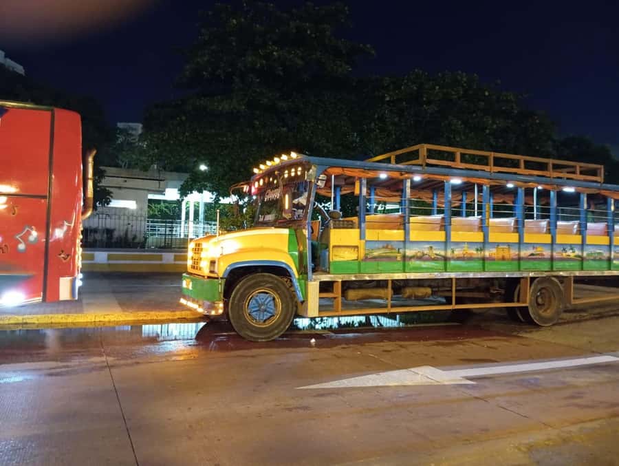 Cartagena: Party on a typical bus crossing the city - Starting from the bay districts