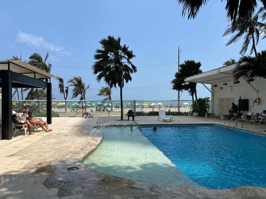Cartagena: Pool day at Hotel Playa Club in front of the sea in Bocagrande - Key points to know before booking