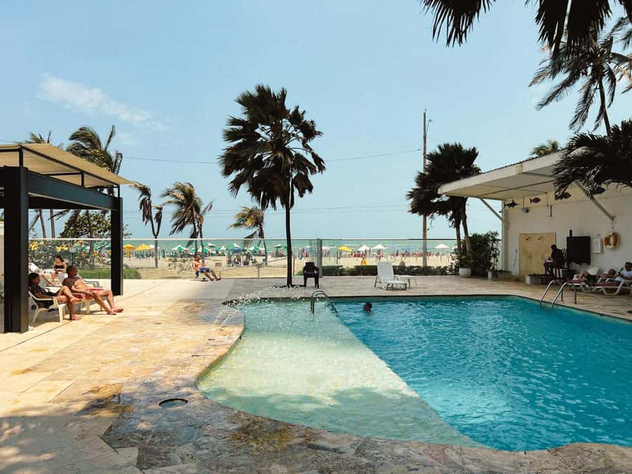 Cartagena: Pool day at Hotel Playa Club in front of the sea in Bocagrande - A one-day escape in Bocagrande