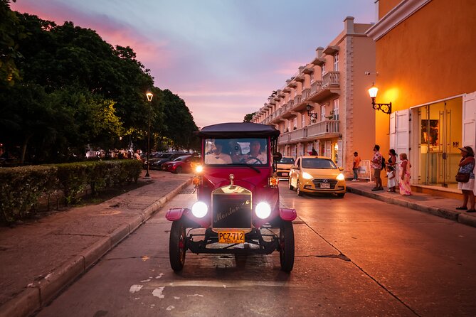Cartagena Private Classic Car Tour Up to 5+ Bilingual Guide - Why a classic car works so well in Cartagena